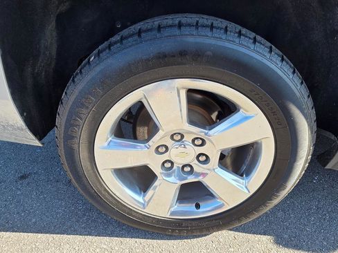 Used 2015 Chevrolet Suburban LTZ image 23