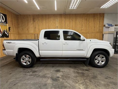 Used 2010 Toyota Tacoma PreRunner RWD image 3