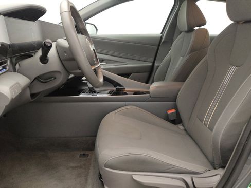 Used 2025 Hyundai Elantra SEL image 17