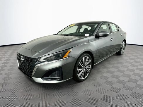 Certified 2023 Nissan Altima 2.5 SL FWD image 6