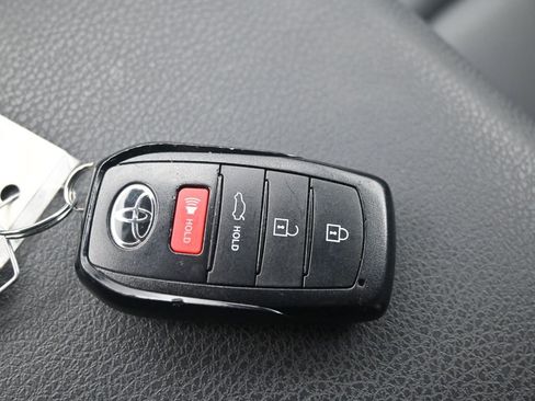 Used 2025 Toyota Camry SE image 20