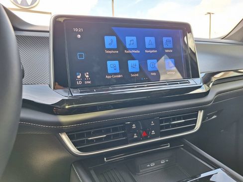 Used 2026 Volkswagen Atlas Cross Sport SEL Premium R-Line AWD/4WD image 16
