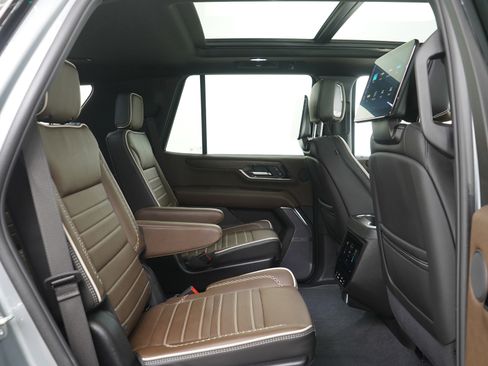 Used 2025 GMC Yukon Denali Ultimate w/ LPO, Floor Liner Package image 16