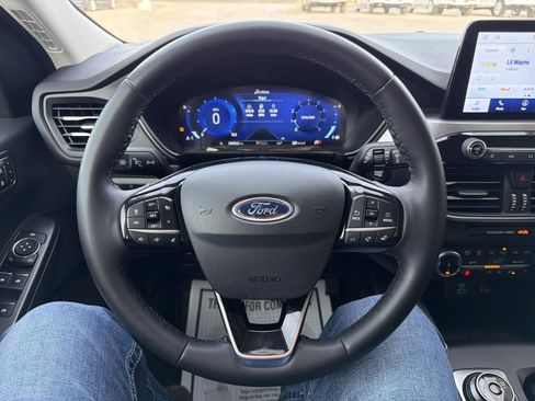 Used 2022 Ford Escape Titanium w/ Class II Trailer Tow Package image 15