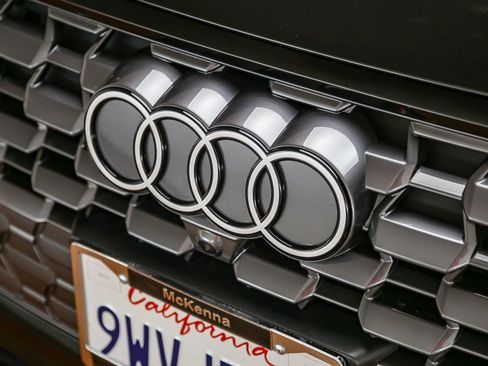 Certified 2025 Audi Q5 Premium Plus w/ Premium Plus AWD/4WD image 9
