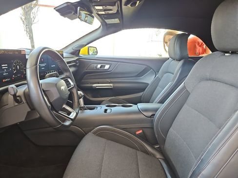 Used 2024 Ford Mustang Convertible image 27