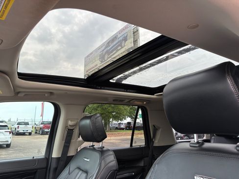 Used 2019 Ford Expedition Platinum image 19