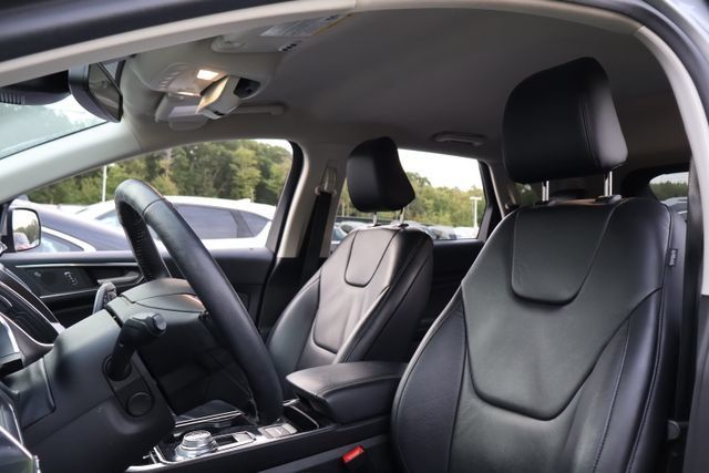 Used 2020 Ford Edge Titanium AWD/4WD image 9