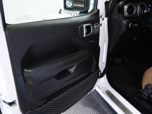 Used 2021 Jeep Wrangler Unlimited Rubicon AWD/4WD image 30