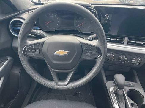 Used 2024 Chevrolet Trax LS w/ LS Convenience Package FWD image 16