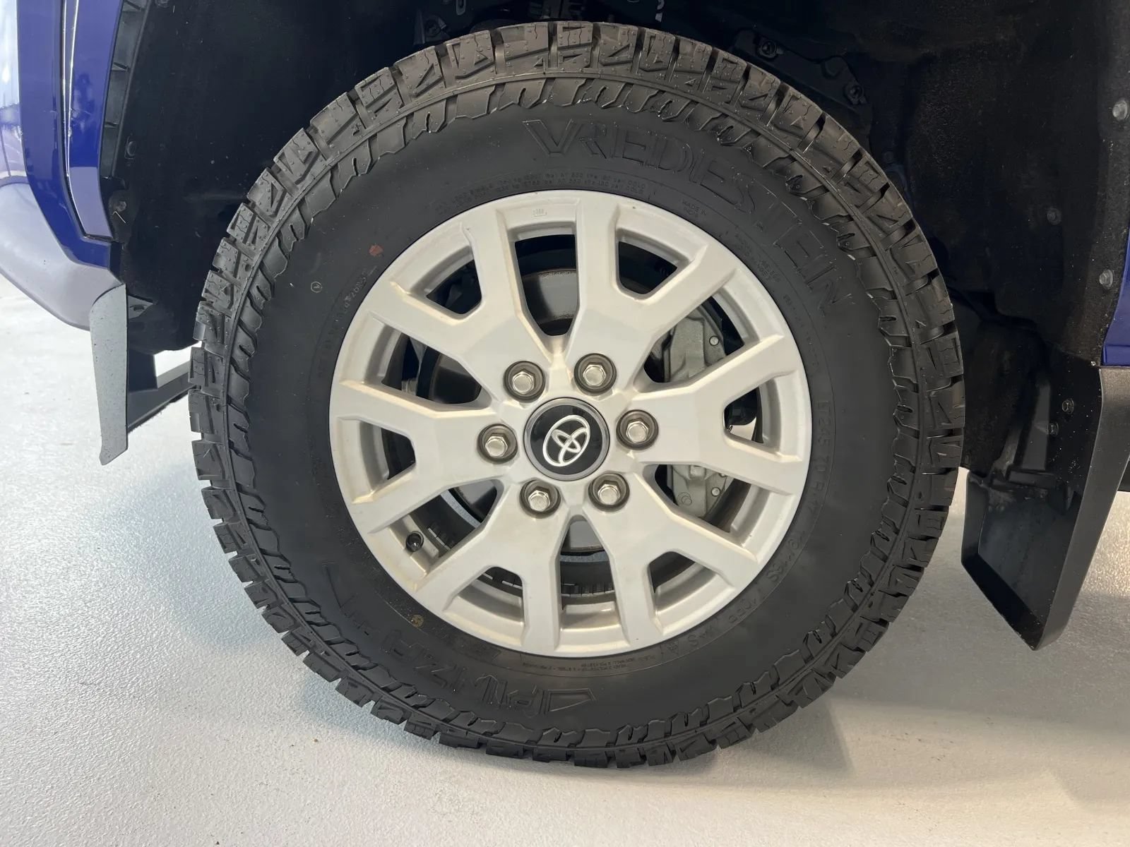 Used 2025 Toyota Tacoma SR5 AWD/4WD image 49