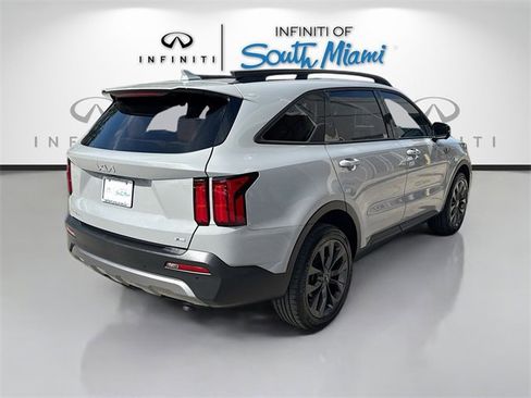 Used 2023 Kia Sorento SX Prestige image 7
