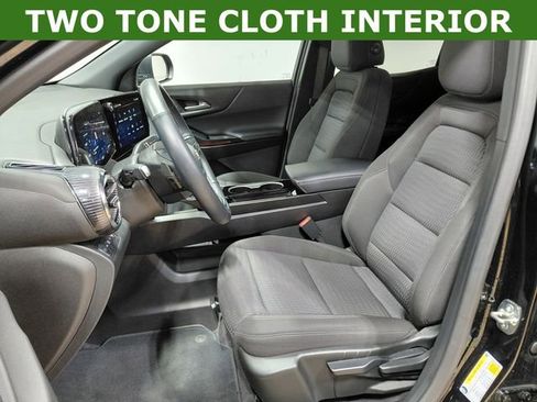 Used 2025 Chevrolet Equinox LT image 3