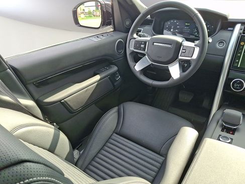 Certified 2026 Land Rover Discovery S AWD/4WD image 8