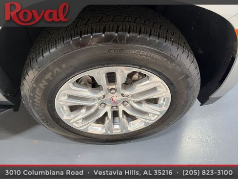 Used 2024 GMC Yukon SLT w/ SLT Luxury Package image 10