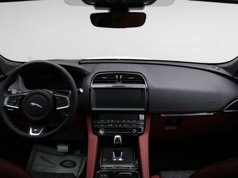 Used 2020 Jaguar F-PACE SVR image 14