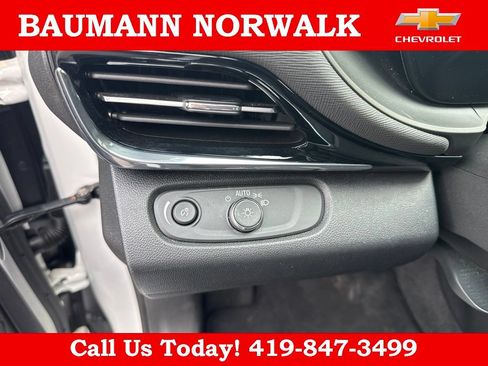 Used 2024 Buick Envista Sport Touring w/ Convenience I Package FWD image 17