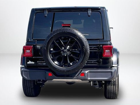 Used 2025 Jeep Wrangler Unlimited Sahara AWD/4WD image 7