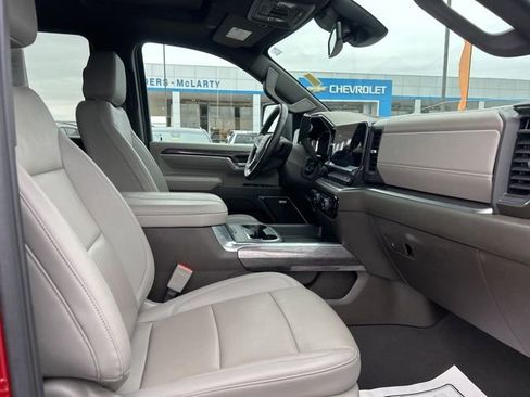 Used 2024 Chevrolet Silverado 2500 LTZ w/ LTZ Convenience Package image 34