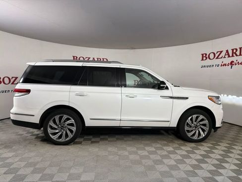 Certified 2023 Lincoln Navigator 4WD image 9