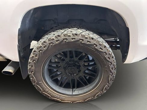 Used 2021 Toyota Tundra 4x4 CrewMax image 34