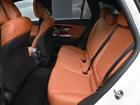 Used 2025 Mercedes-Benz GLC 350e 4MATIC image 25