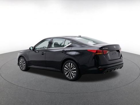 Used 2025 Nissan Altima 2.5 SV FWD image 6
