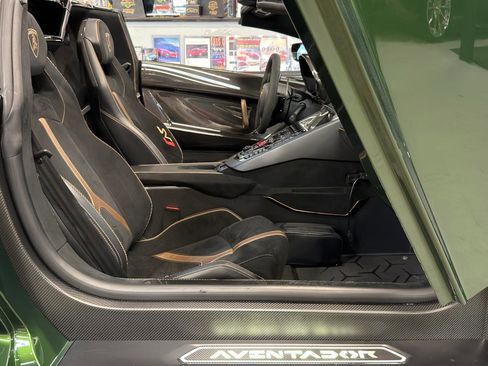 Used 2021 Lamborghini Aventador SVJ AWD/4WD image 21