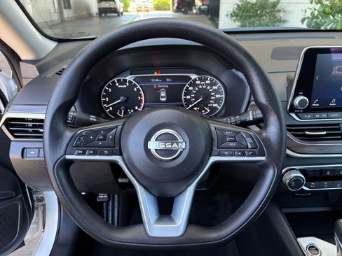 Used 2025 Nissan Altima 2.5 SV FWD image 29
