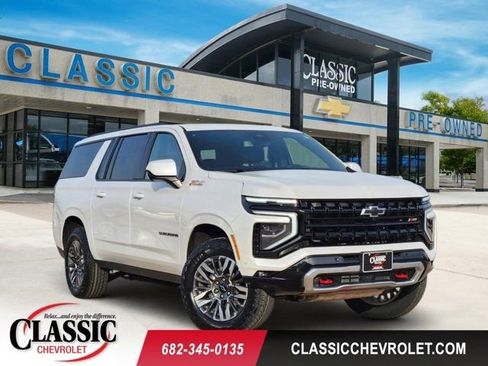 Used 2025 Chevrolet Suburban Z71 image 1