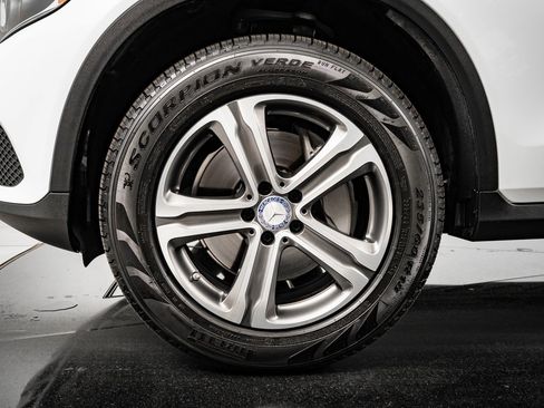 Used 2017 Mercedes-Benz GLC 300 4MATIC image 13