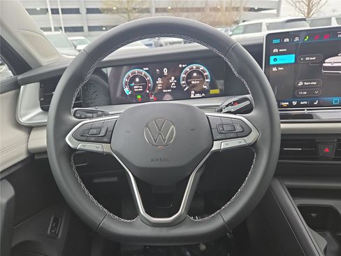 New 2026 Volkswagen Tiguan SE image 15