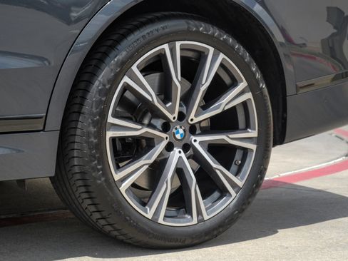 Used 2021 BMW X7 M50i w/ Dynamic Handling Package AWD/4WD image 57