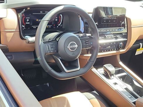 New 2025 Nissan Pathfinder Platinum image 4