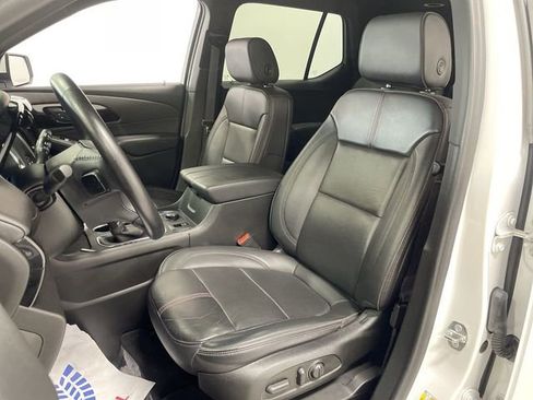 Used 2022 Chevrolet Traverse RS image 11