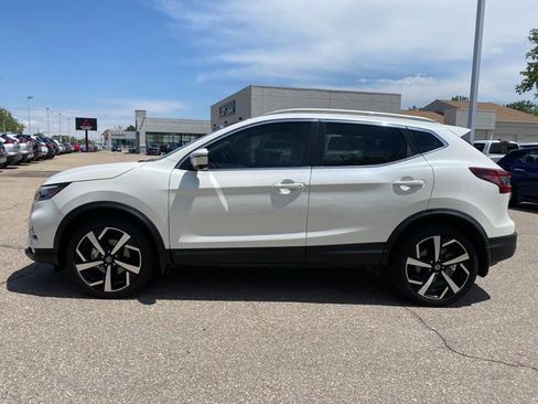 Certified 2022 Nissan Rogue Sport SL w/ Premium Package AWD/4WD image 2
