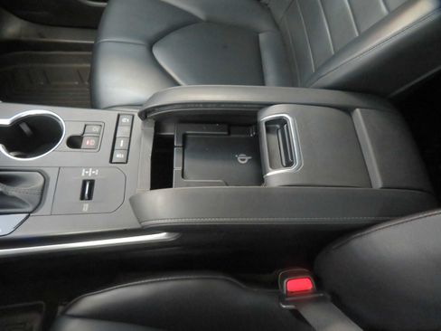 Used 2020 Toyota Highlander XLE FWD image 50