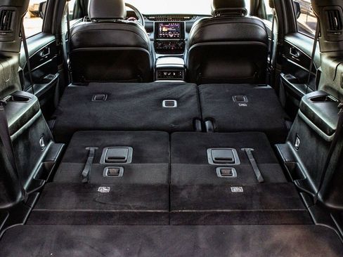 Used 2024 Jeep Grand Cherokee L Laredo image 46