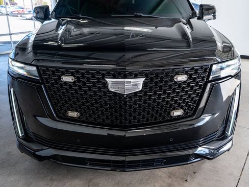 Used 2022 Cadillac Escalade Premium Luxury image 15