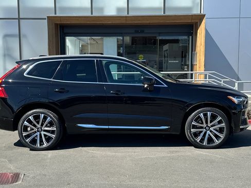 Used 2023 Volvo XC60 T8 Ultimate image 9