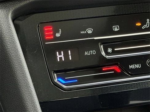 Used 2025 Volkswagen Taos SE image 19