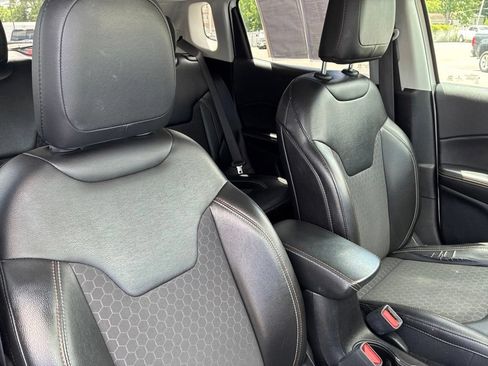 Used 2019 Jeep Compass Latitude AWD/4WD image 41