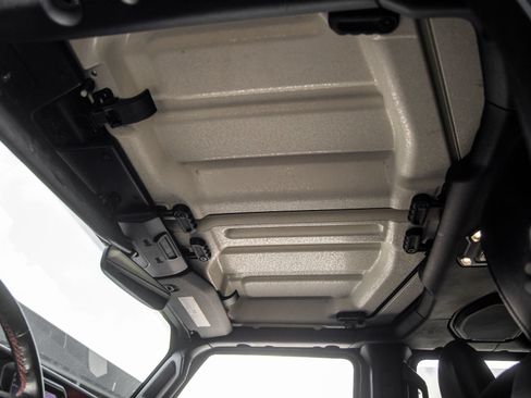 Used 2021 Jeep Wrangler Unlimited Rubicon AWD/4WD image 25