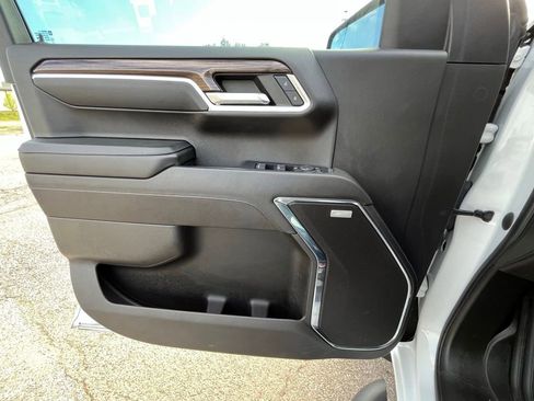 Certified 2023 Chevrolet Silverado 1500 RST w/ Redline Edition AWD/4WD image 8