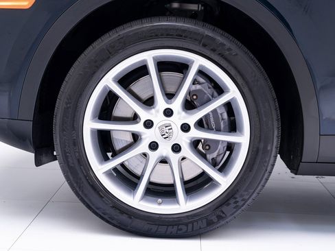 Used 2021 Porsche Cayenne Coupe image 12