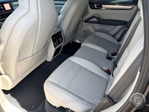 Used 2022 Porsche Cayenne S Platinum AWD/4WD image 26