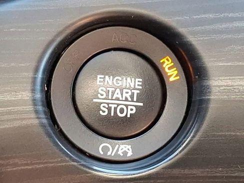 Used 2021 Jeep Grand Cherokee Laredo image 23