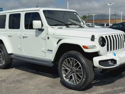 Used 2022 Jeep Wrangler Unlimited Sahara image 8