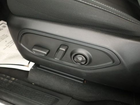 Used 2023 Jeep Grand Cherokee Laredo image 9