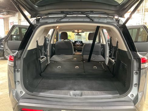 Used 2025 Nissan Pathfinder SV AWD/4WD image 20